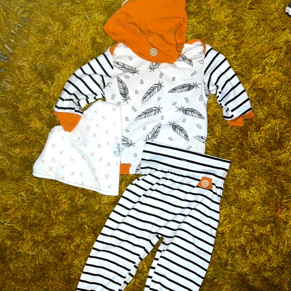Cute baby 0-3 months outfit! Bib, hat, pants, and shirt!  Very soft material!